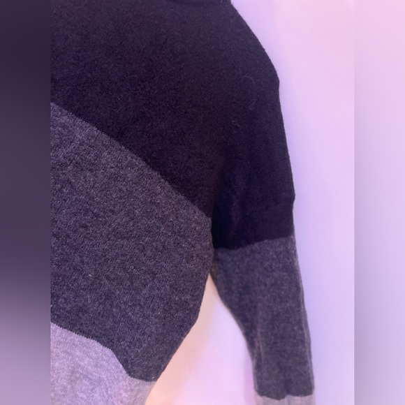 Elegant smock neck sweater with colour block stripes - Picture 5 of 6